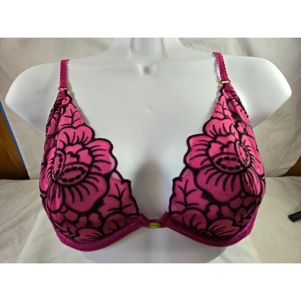 Victoria Secret Very Sexy Scalloped Underwire Bra 36B
